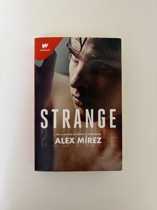 Strange. Libro 1: Por la autora de Perfectos me...