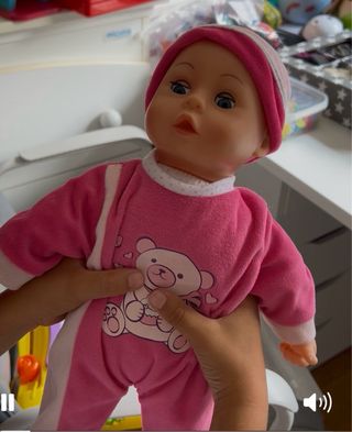 Muñeca bebé llorona: ¡Sonidos realistas!