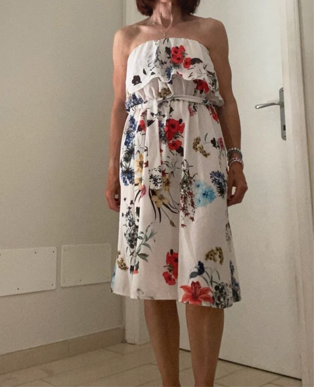 Abito floreale bianco senza spalline