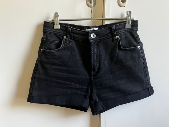 Shorts negros Bershka