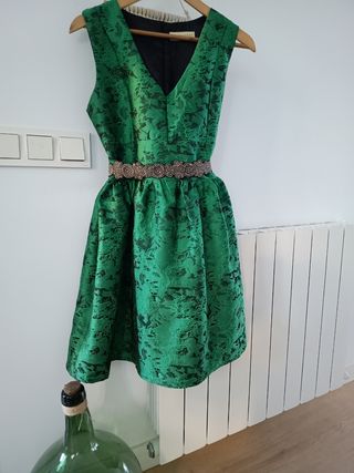 Vestido fiesta verde corto.