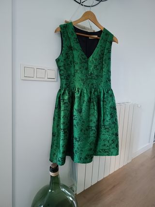Vestido fiesta verde corto.
