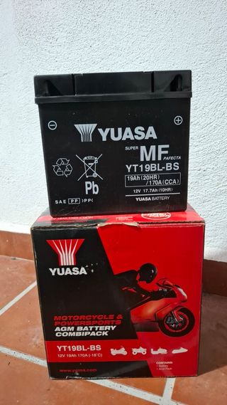Batería para moto Yuasa 12V.