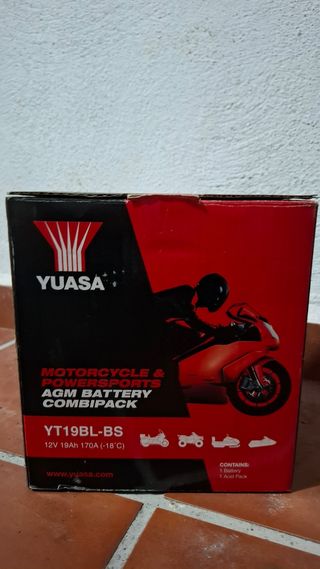 Batería para moto Yuasa 12V.