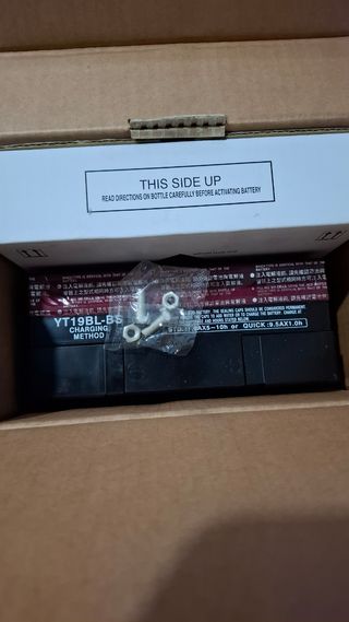 Batería para moto Yuasa 12V.