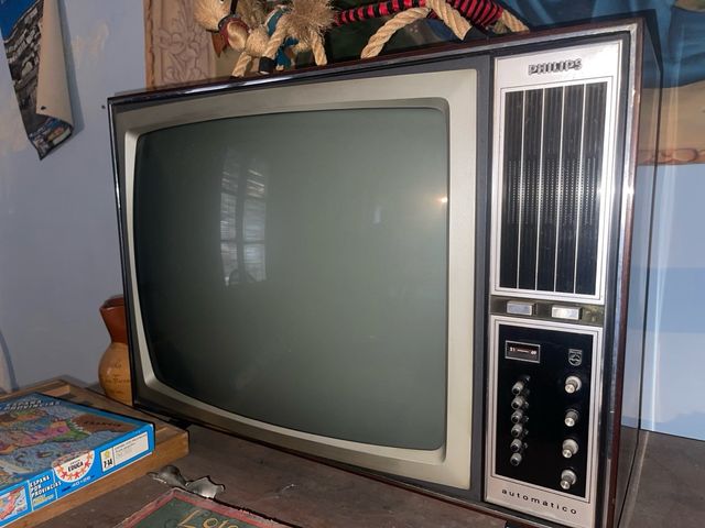 Televisión Philips vintage años 60