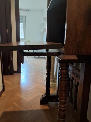 Escritorio antiguo de madera