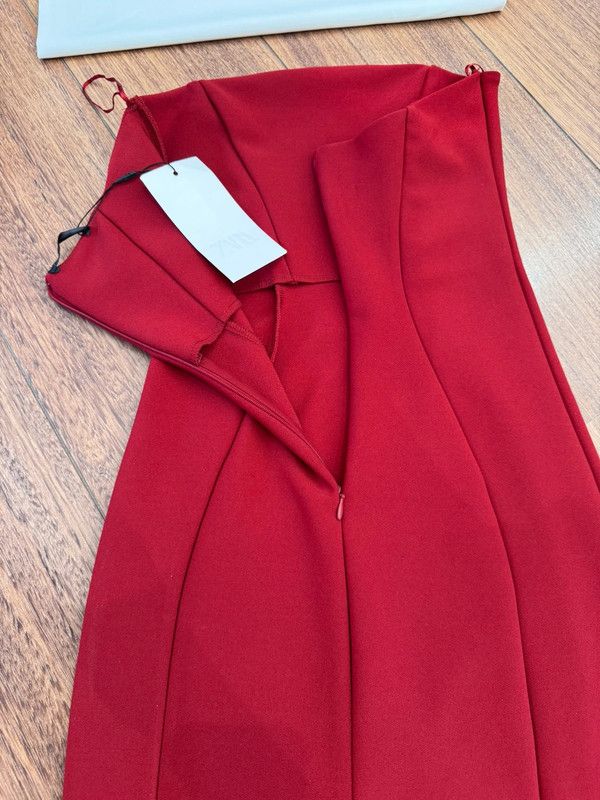 Vestido midi Zara rojo burdeos palabra de honor