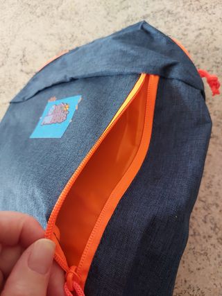 Zaino blu e arancione