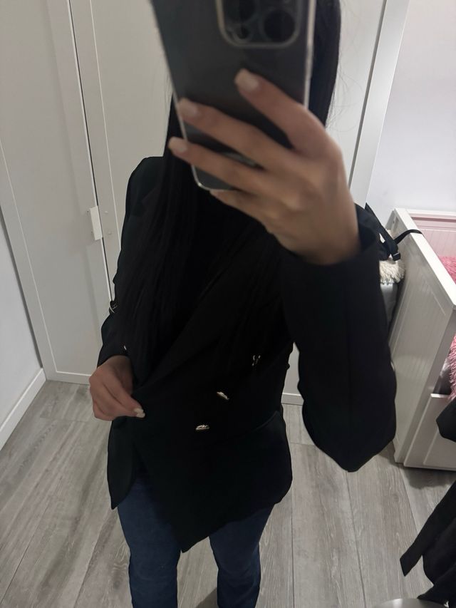 Blazer negro botones dorados
