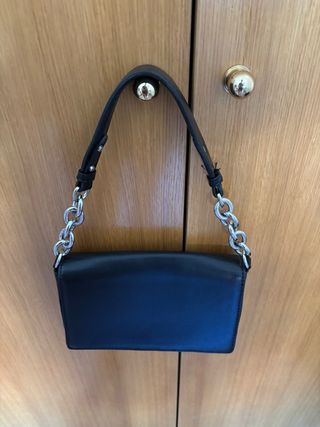 Bolso negro Stradivarius - bandolera