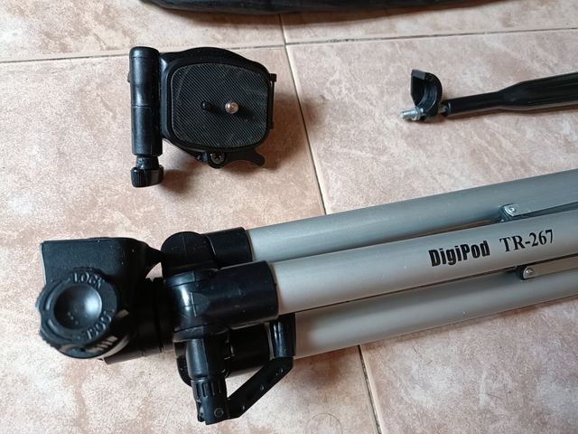 Trípode DigiPod TR-267 ligero