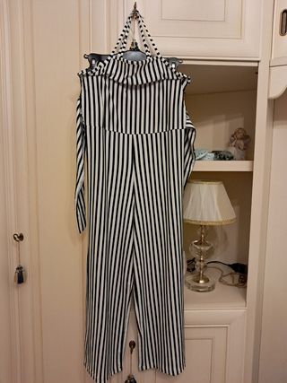 Tuta jumpsuit Mayoral a righe, la taglia è una 16A