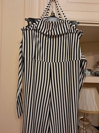 Tuta jumpsuit Mayoral a righe, la taglia è una 16A