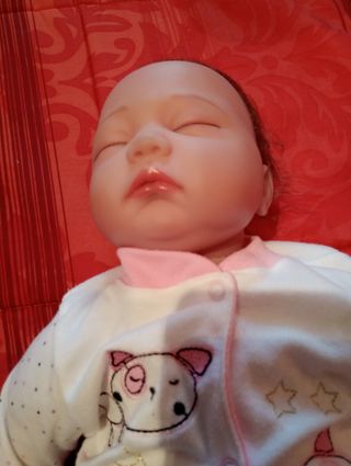 Muñeco realista bebé reborn