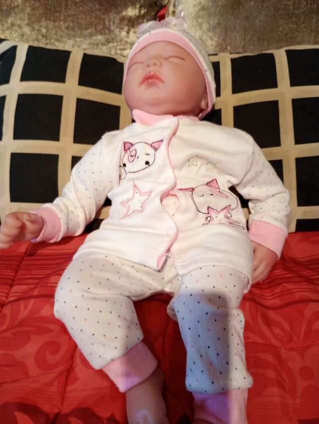 Muñeco realista bebé reborn