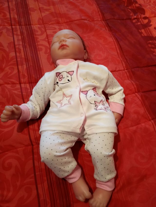 Muñeco realista bebé reborn