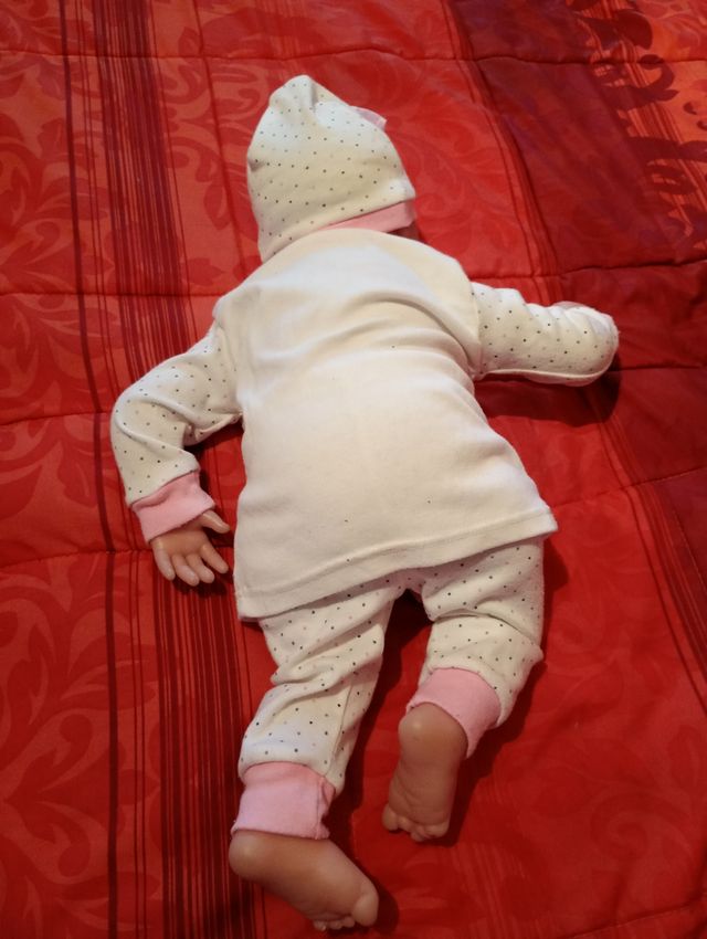 Muñeco realista bebé reborn