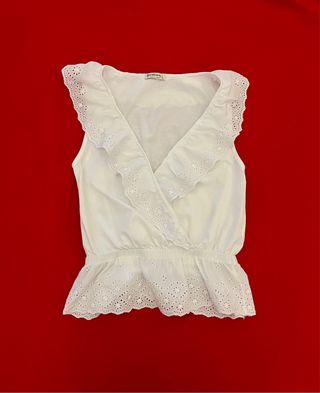 Blusa Stradivarius blanca - Talla S con volantes