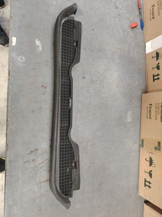 Rejilla BMW e36: Vierteaguas