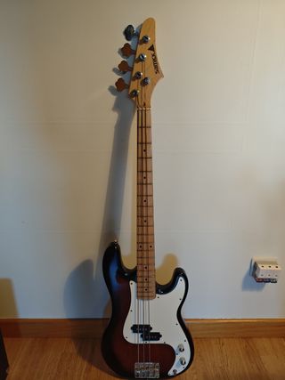 Bajo Samick + Amplificador
