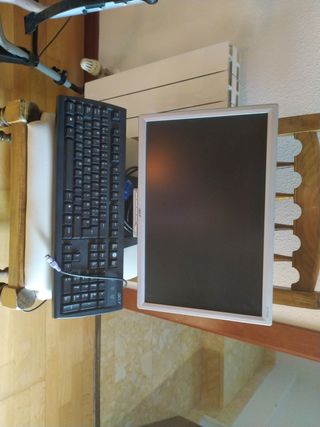 Monitor y teclado Acer