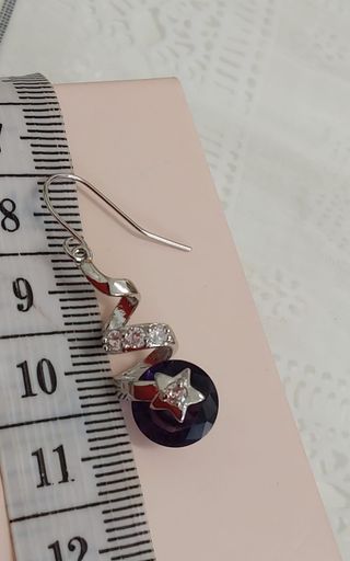 Pendientes largos baño plata con circon morado