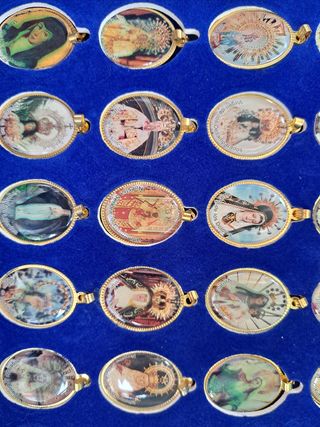 Medallas Vírgenes: 30 piezas