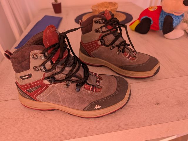 Botas montaña Quechua Novadry talla 37