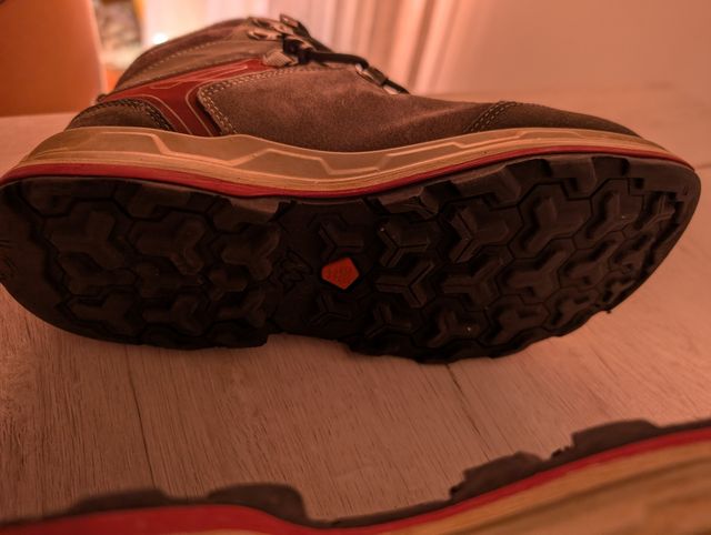 Botas montaña Quechua Novadry talla 37