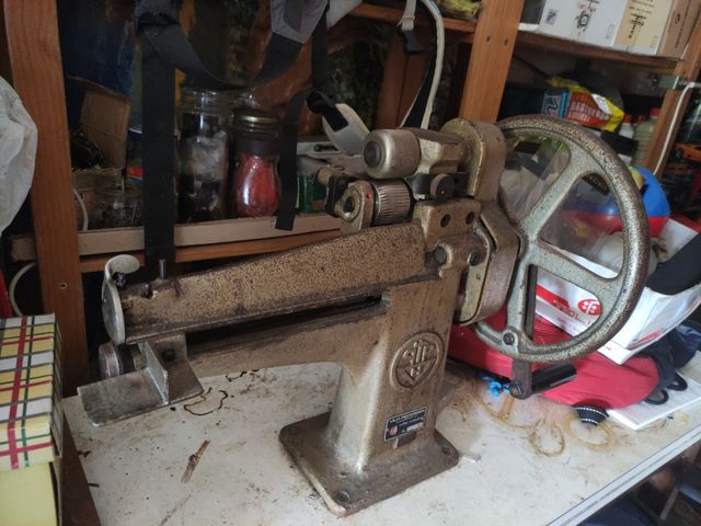 Máquina zapatero para rebajar y cortar