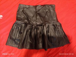 Falda plisada negra