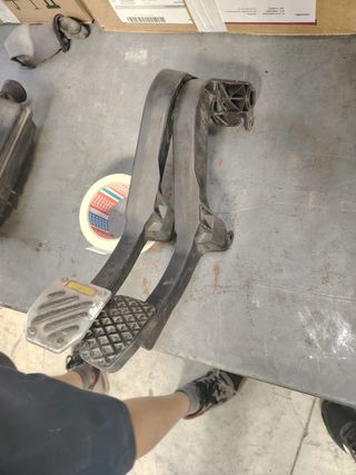 Pedales BMW e36: Embrague y Freno