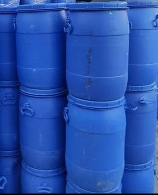 Bidones azules de 50 litros con tapadera