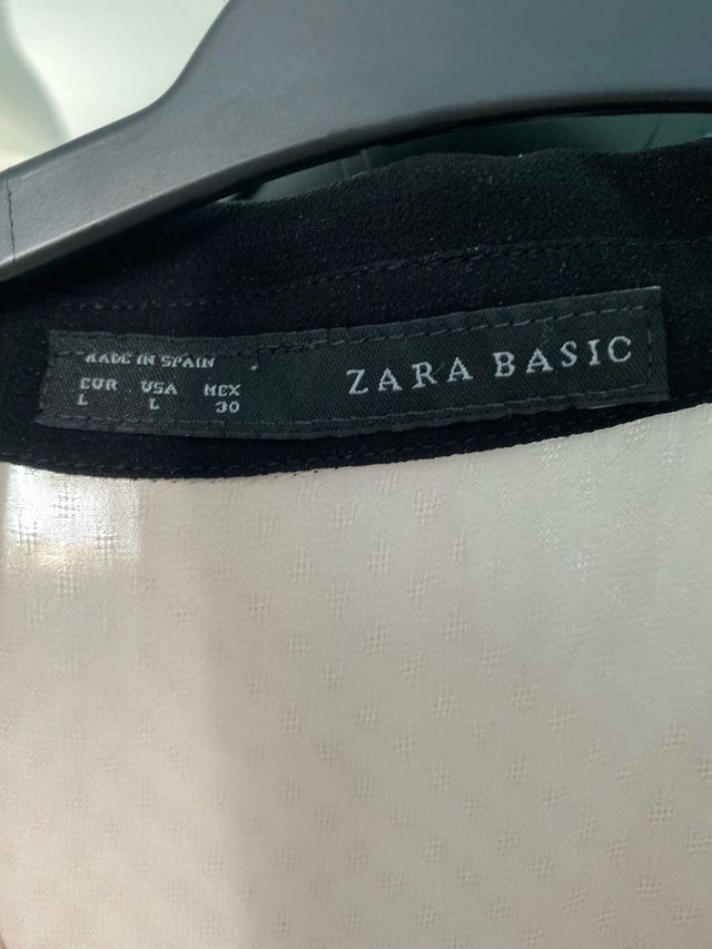 Blusa Zara Basic beige-negro, talla L