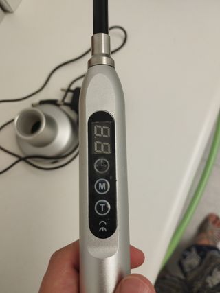 Lámpara fotopolimerizadora dental 