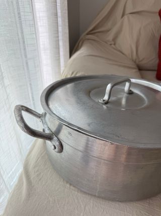 Olla aluminio grande con tapa