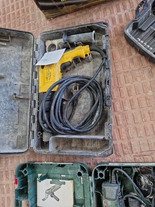 Taladro percutor DeWalt DWD024