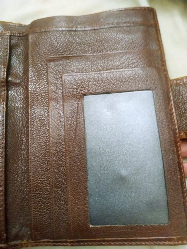 Cartera de piel marrón