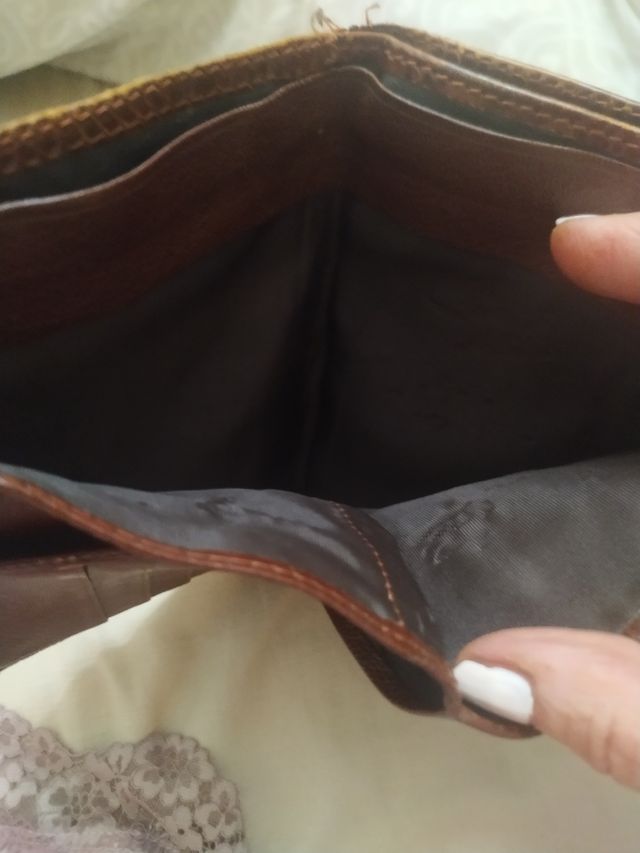 Cartera de piel marrón