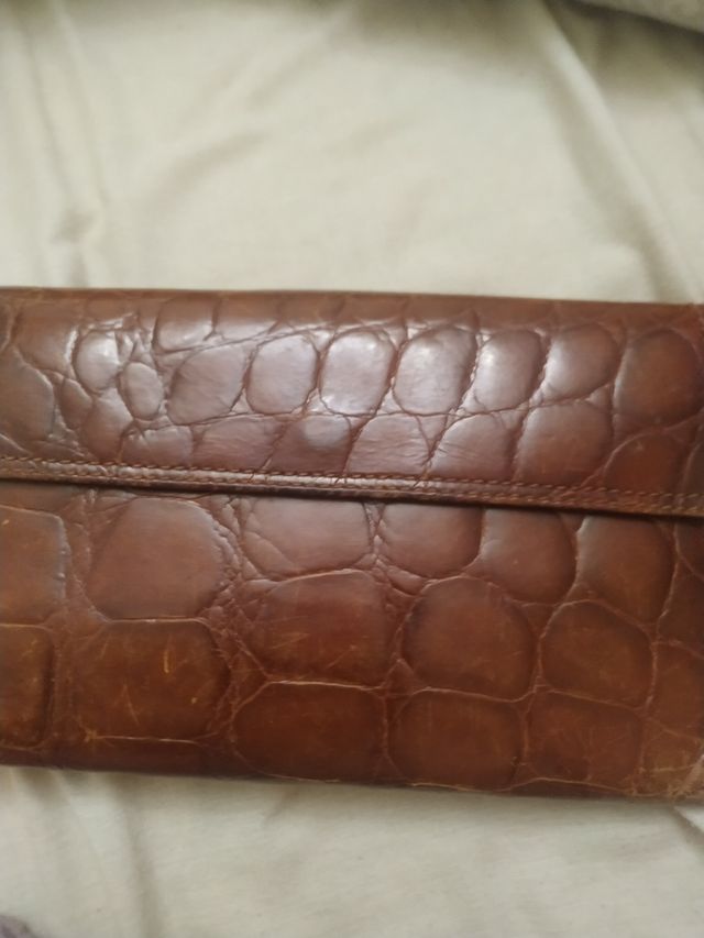 Cartera de piel marrón