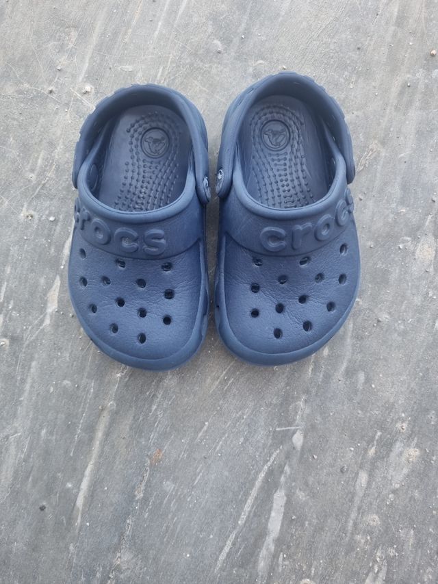 Zuecos Crocs niños azul marino
