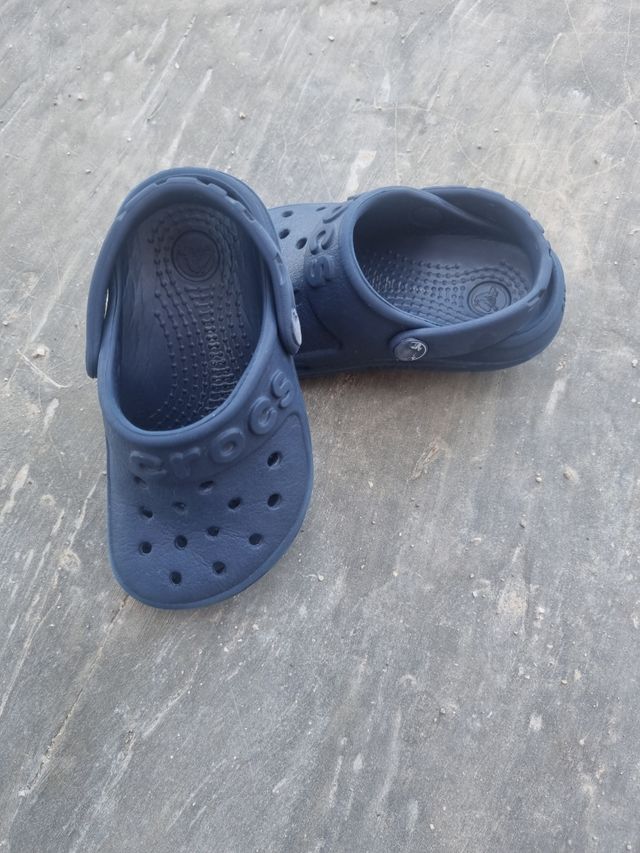 Zuecos Crocs niños azul marino