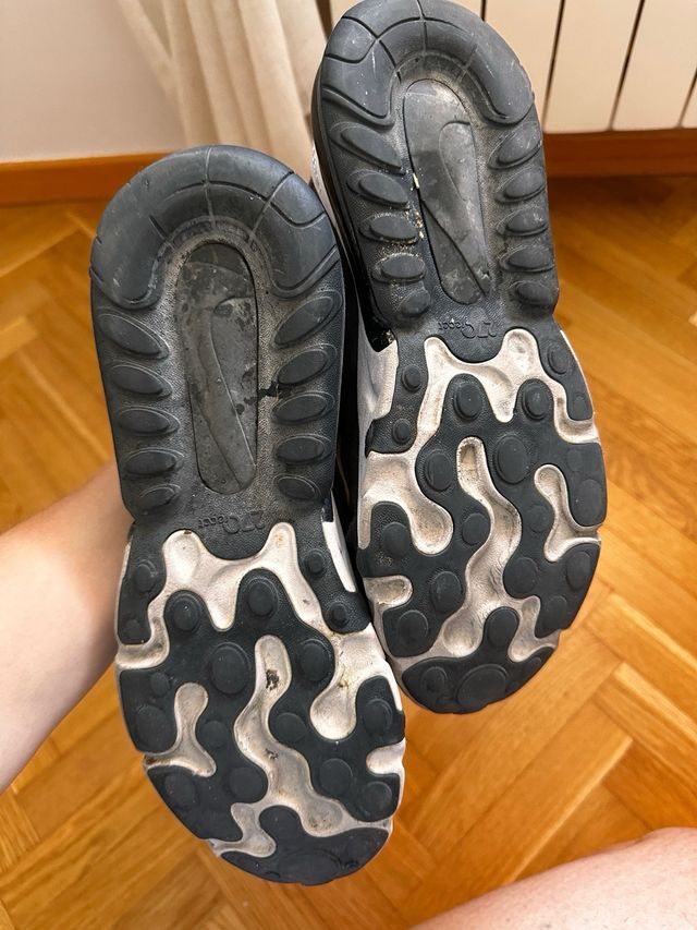 Nike Air Max 270 React - Negras