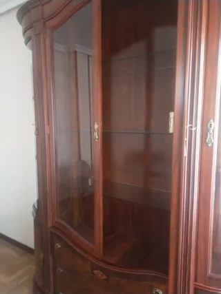 Vitrina antigua de madera