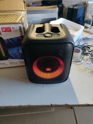 Altavoz JBL portátil, multicolor