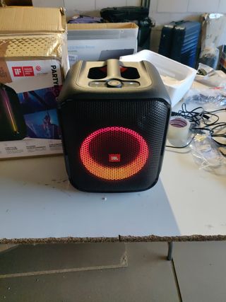 Altavoz JBL portátil, multicolor
