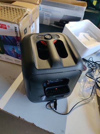 Altavoz JBL portátil, multicolor