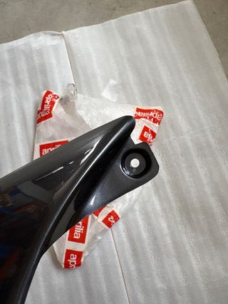 Parrilla delantera Aprilia SR 50: Amarillo Gris