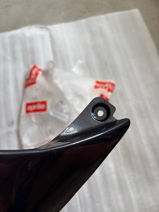 Parrilla delantera Aprilia SR 50: Amarillo Gris